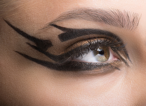 DELINEADO GRÁFICO, LA ÚLTIMA TENDENCIA EN MAQUILLAJE PARA LA GENERACIÓN Z DELINEADO GRÁFICO, LA ÚLTIMA TENDENCIA EN MAQUILLAJE PARA LA GENERACIÓN Z
